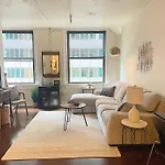 Chic 1 Bedroom Condo Downtown Denver