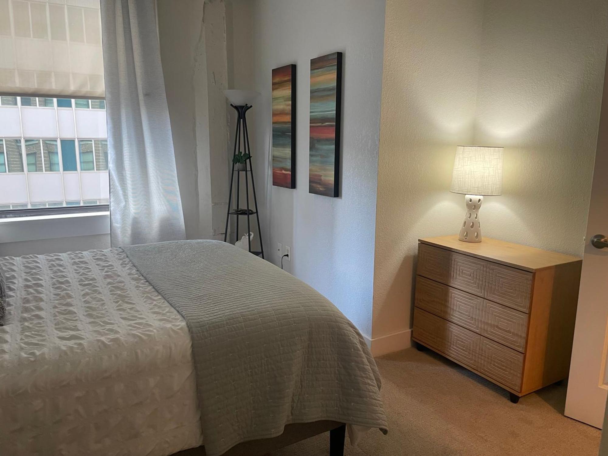 Chic 1 Bedroom Downtown *